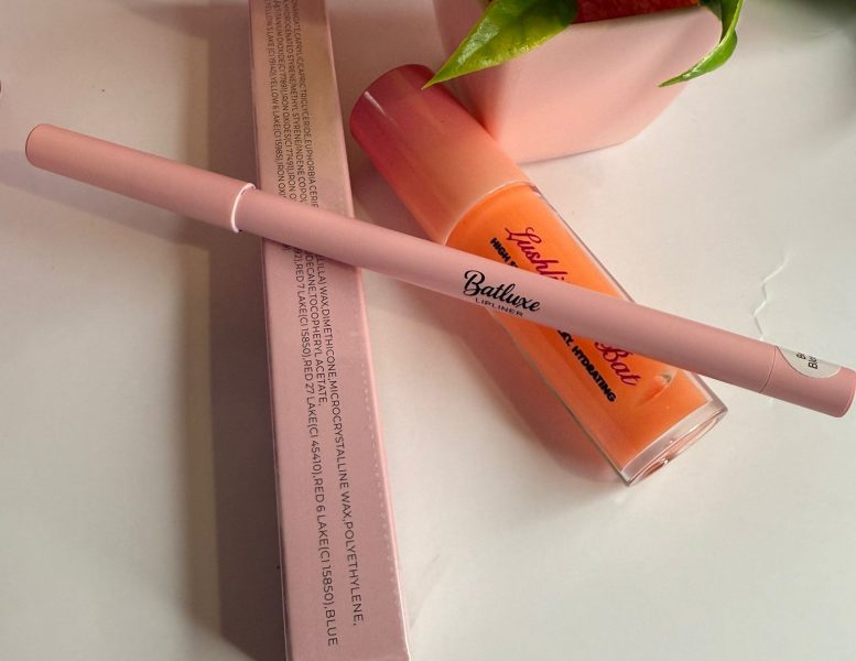 Batluxe Beauty lip gloss and lip liner combo set for defined glossy lips.